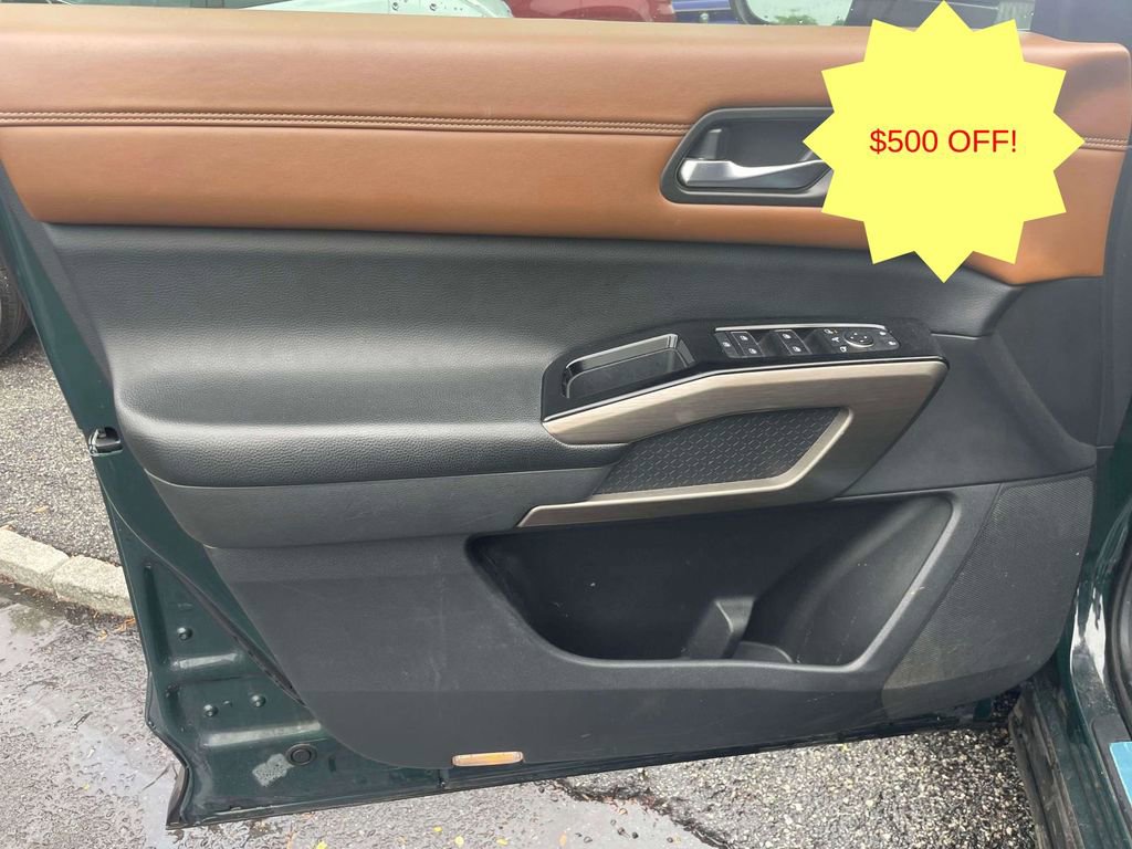Used 2022 Nissan Pathfinder Platinum w/ Cargo Package AWD/4WD image 16