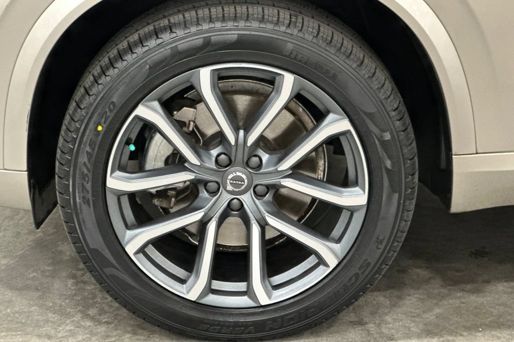 Used 2017 Volvo XC90 T6 Momentum w/ Vision Package AWD/4WD image 34