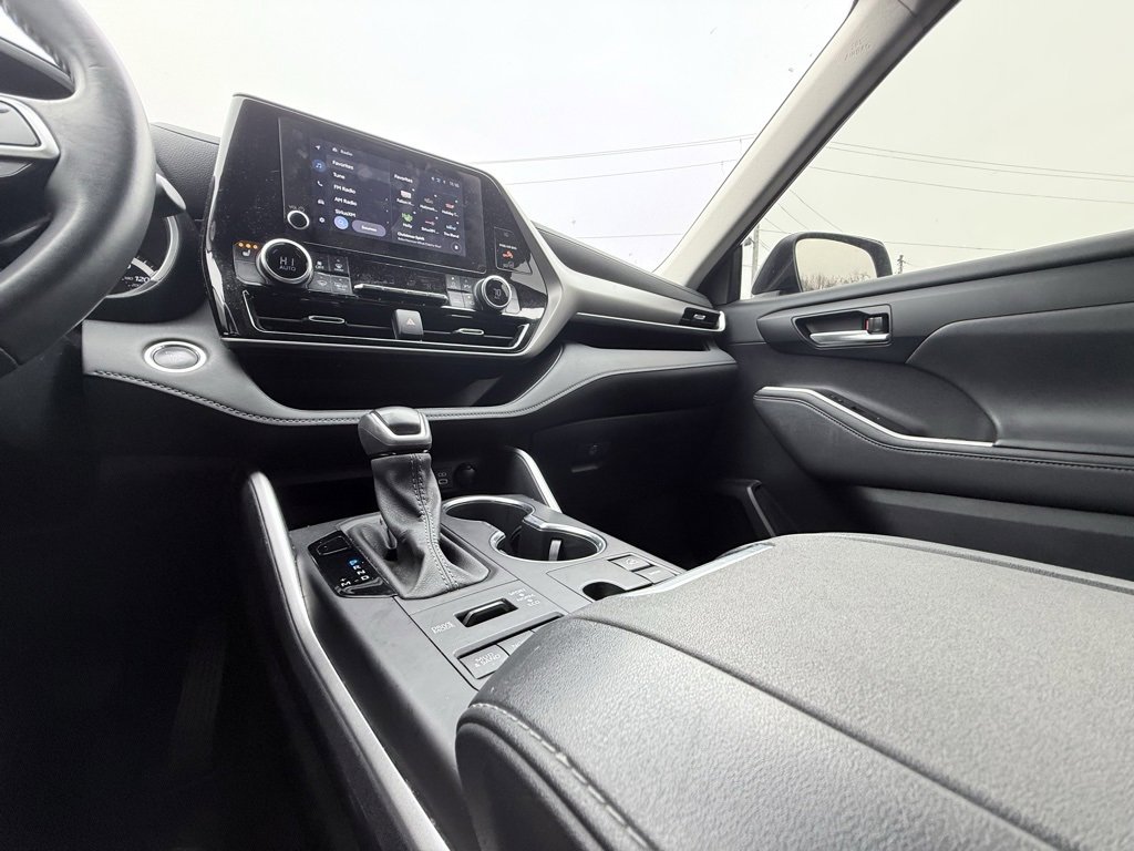 Used 2024 Toyota Highlander XLE image 20