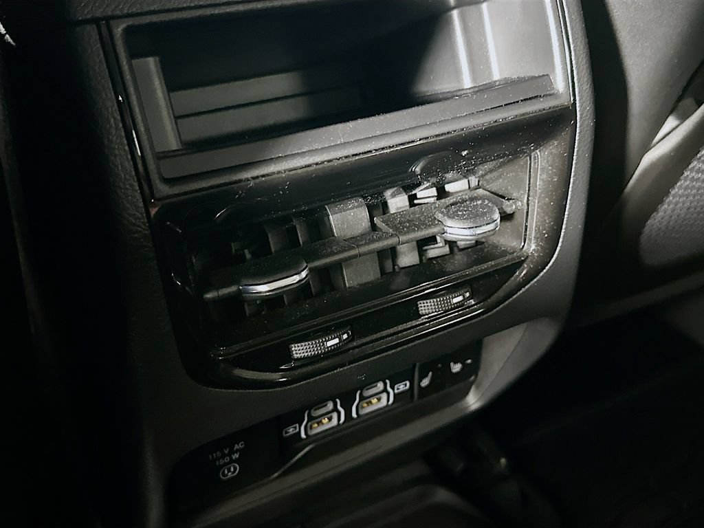 Certified 2023 Jeep Grand Cherokee Limited w/ Luxury Tech Group II AWD/4WD image 36