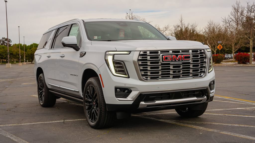 New 2026 GMC Yukon XL Denali w/ Sun & Power Step Package AWD/4WD image 5