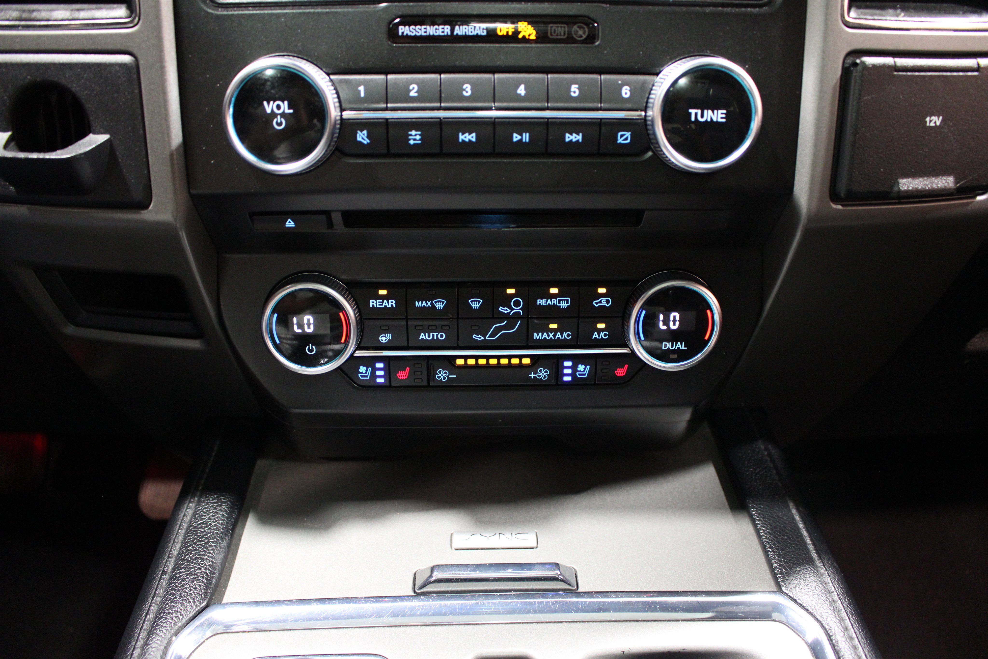 Used 2018 Ford Expedition XLT w/ Equipment Group 202A AWD/4WD image 18