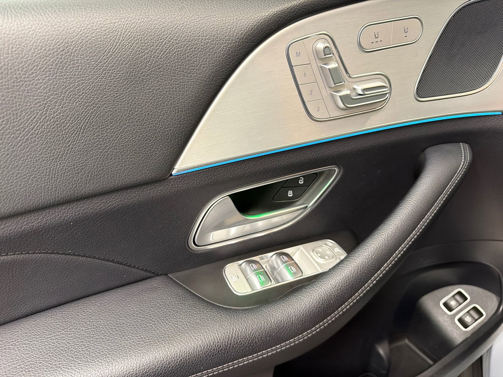 Used 2024 Mercedes-Benz GLE 450e 4MATIC image 36