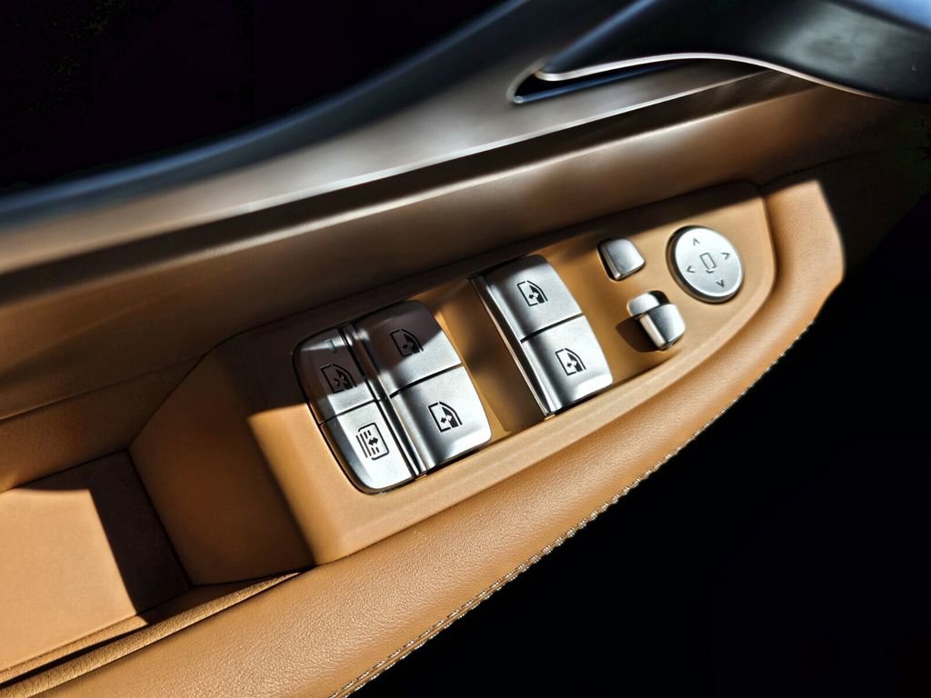 Used 2022 BMW 740i xDrive w/ Premium Package image 27