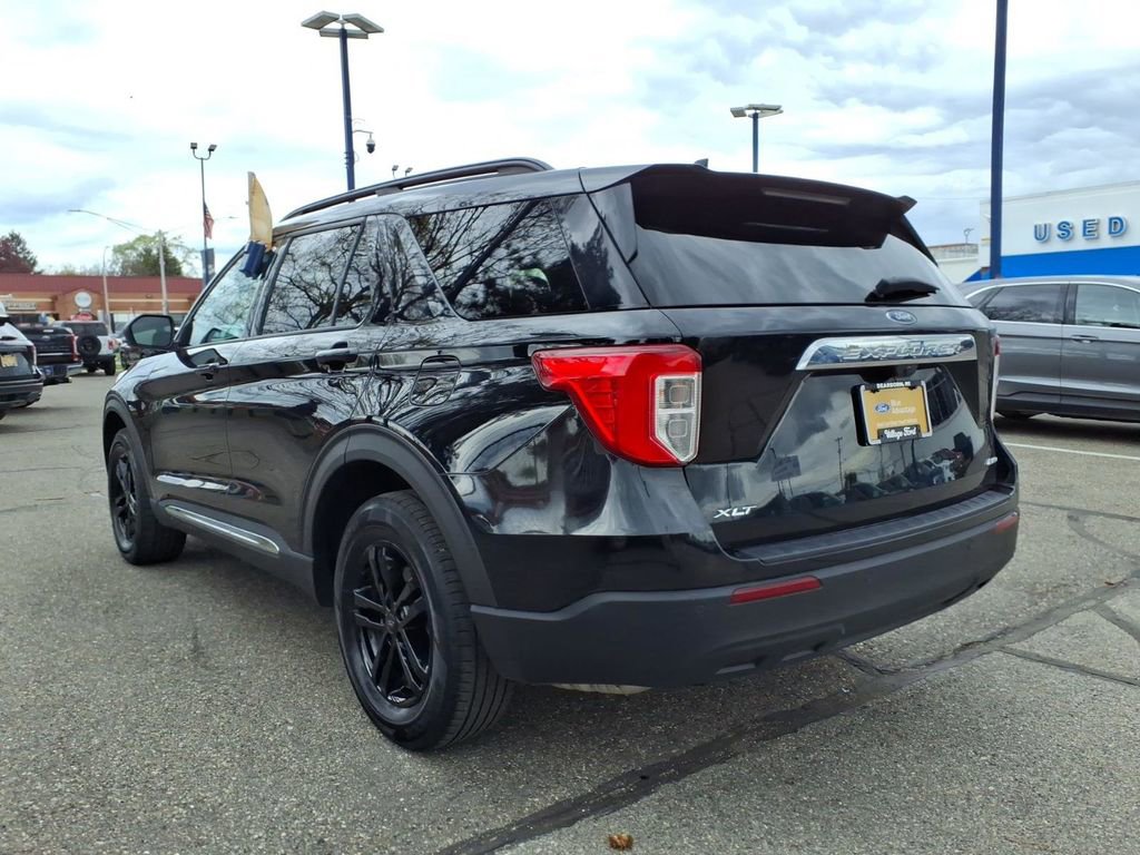 Used 2023 Ford Explorer XLT AWD/4WD image 9