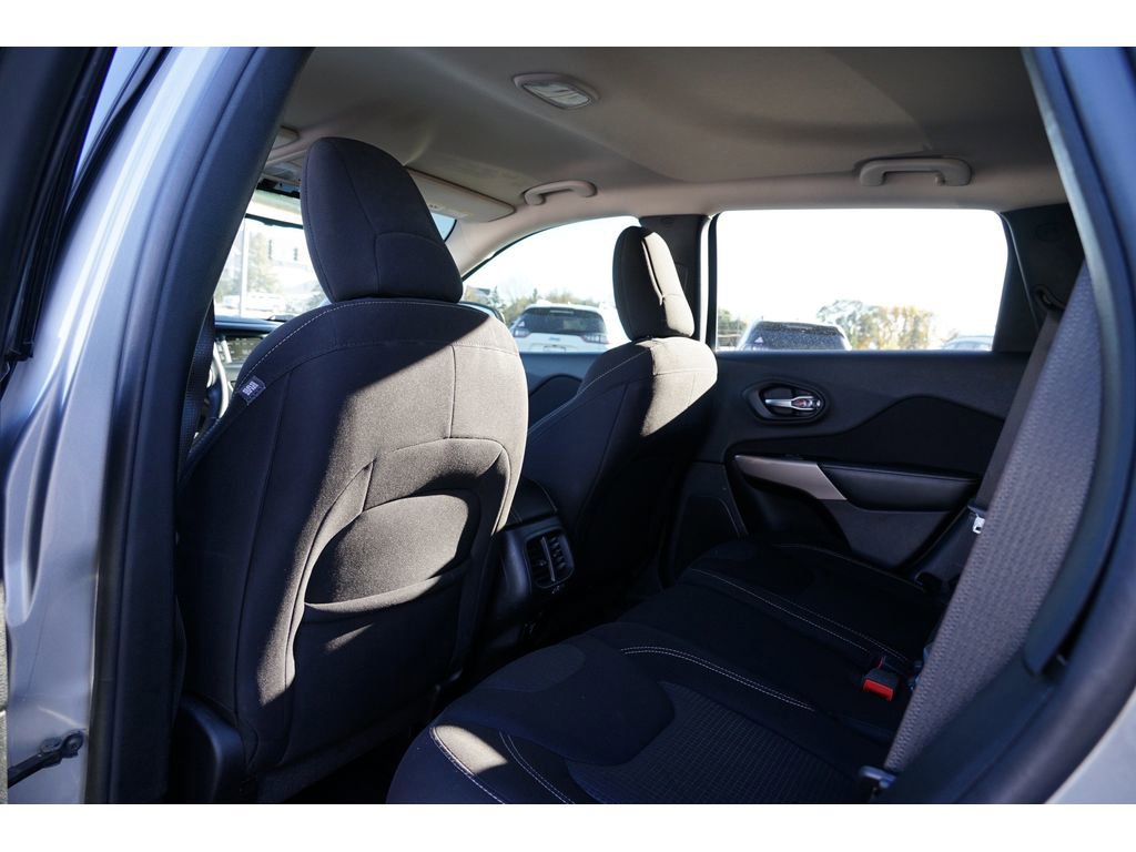 Used 2017 Jeep Cherokee Latitude image 18