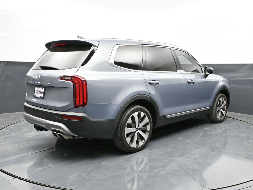 Used 2022 Kia Telluride EX w/ EX Premium Package FWD image 3