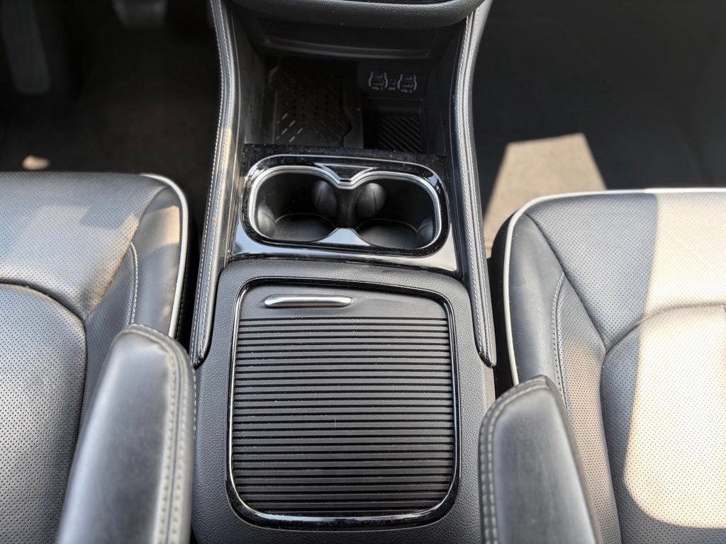 Certified 2025 Chrysler Pacifica Limited FWD image 30