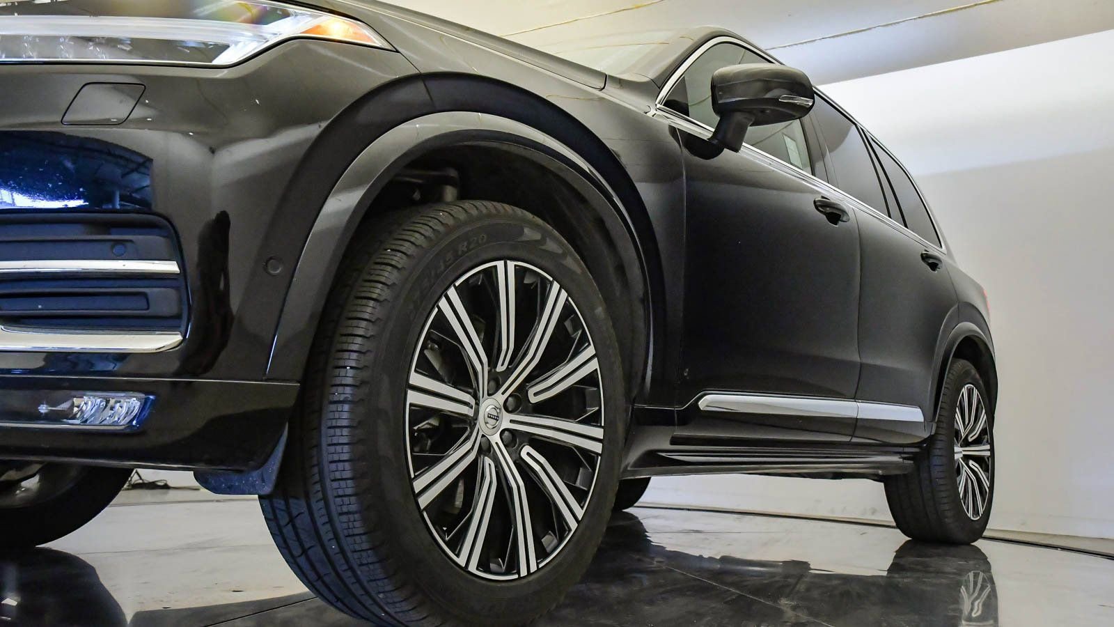 Used 2025 Volvo XC90 B6 Plus image 9