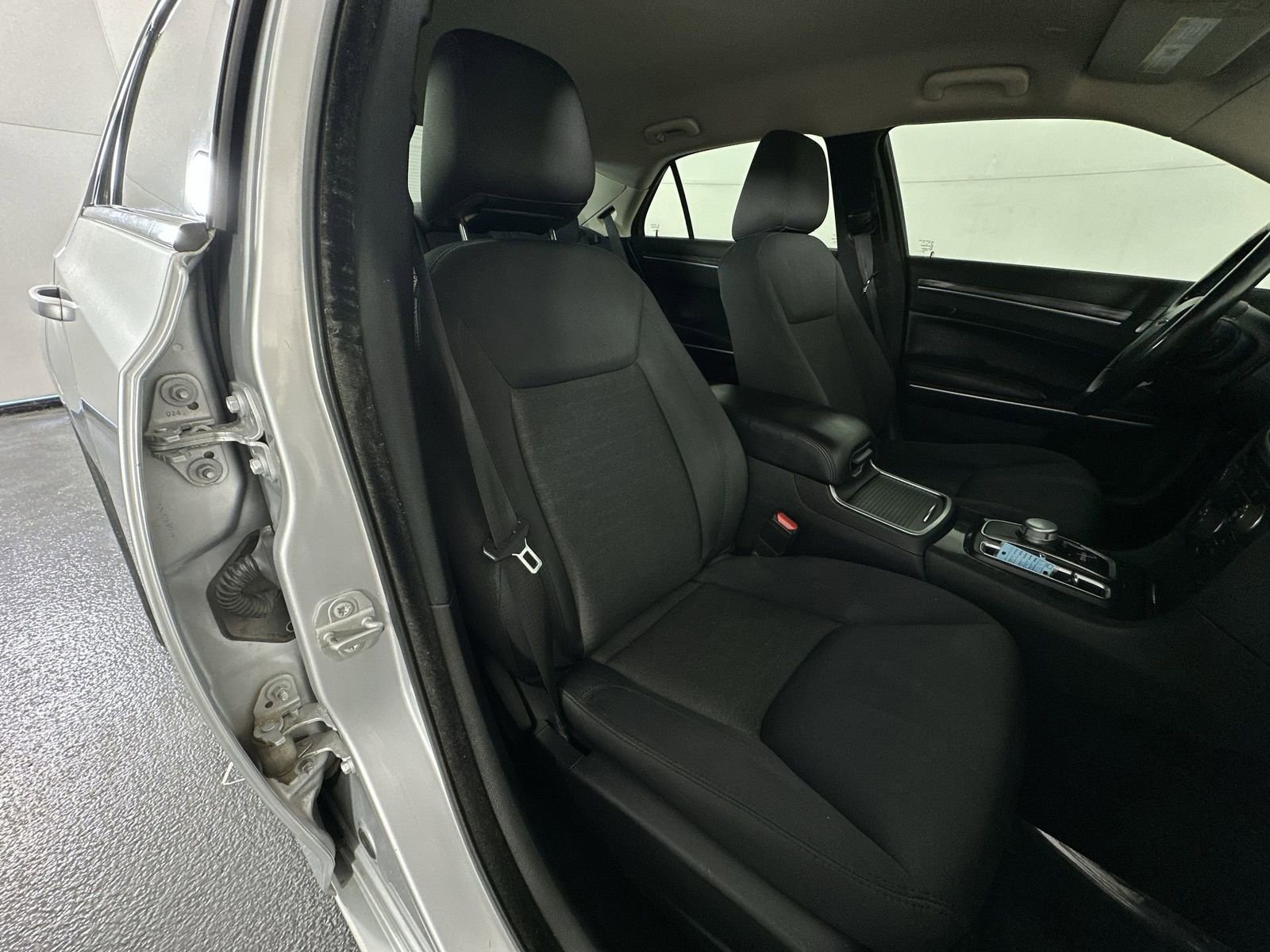 Used 2020 Chrysler 300 Touring w/ Sport Appearance Package image 31