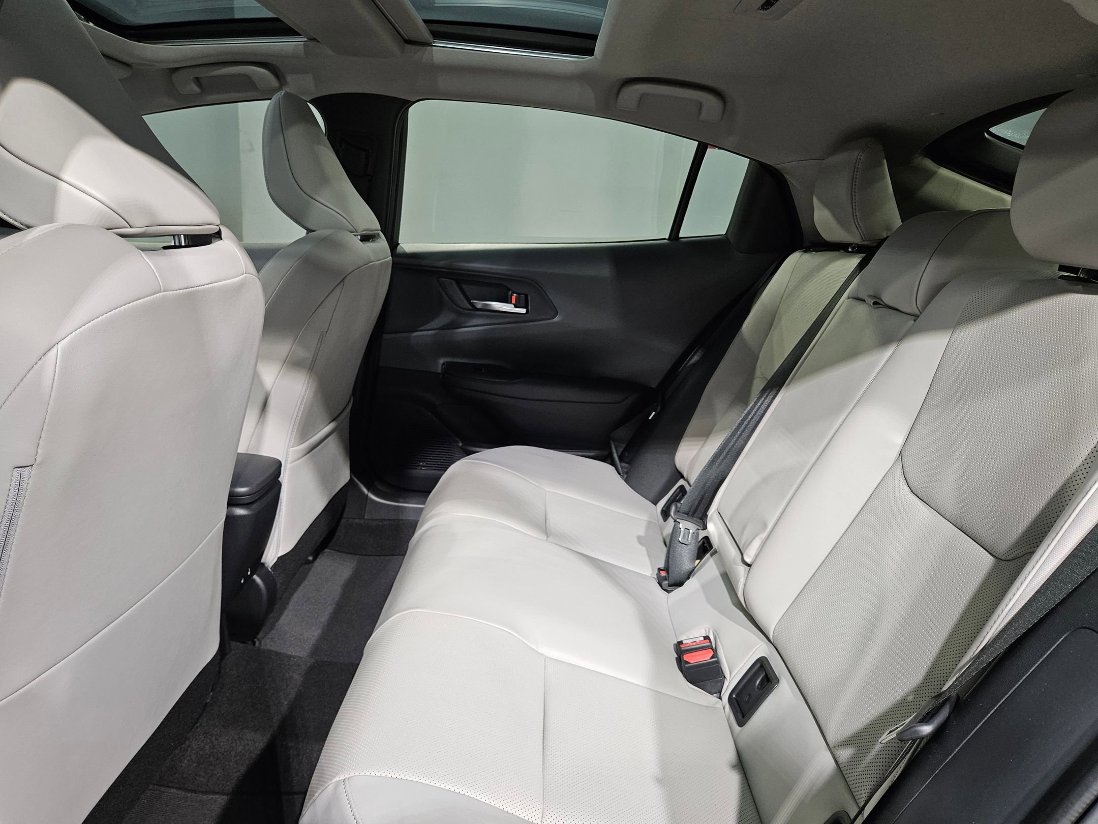 Used 2024 Toyota Prius Limited w/ Limited Premium Package image 36