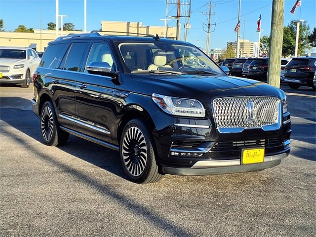 Used 2020 Lincoln Navigator Black Label w/ Cargo Convenience Package image 21