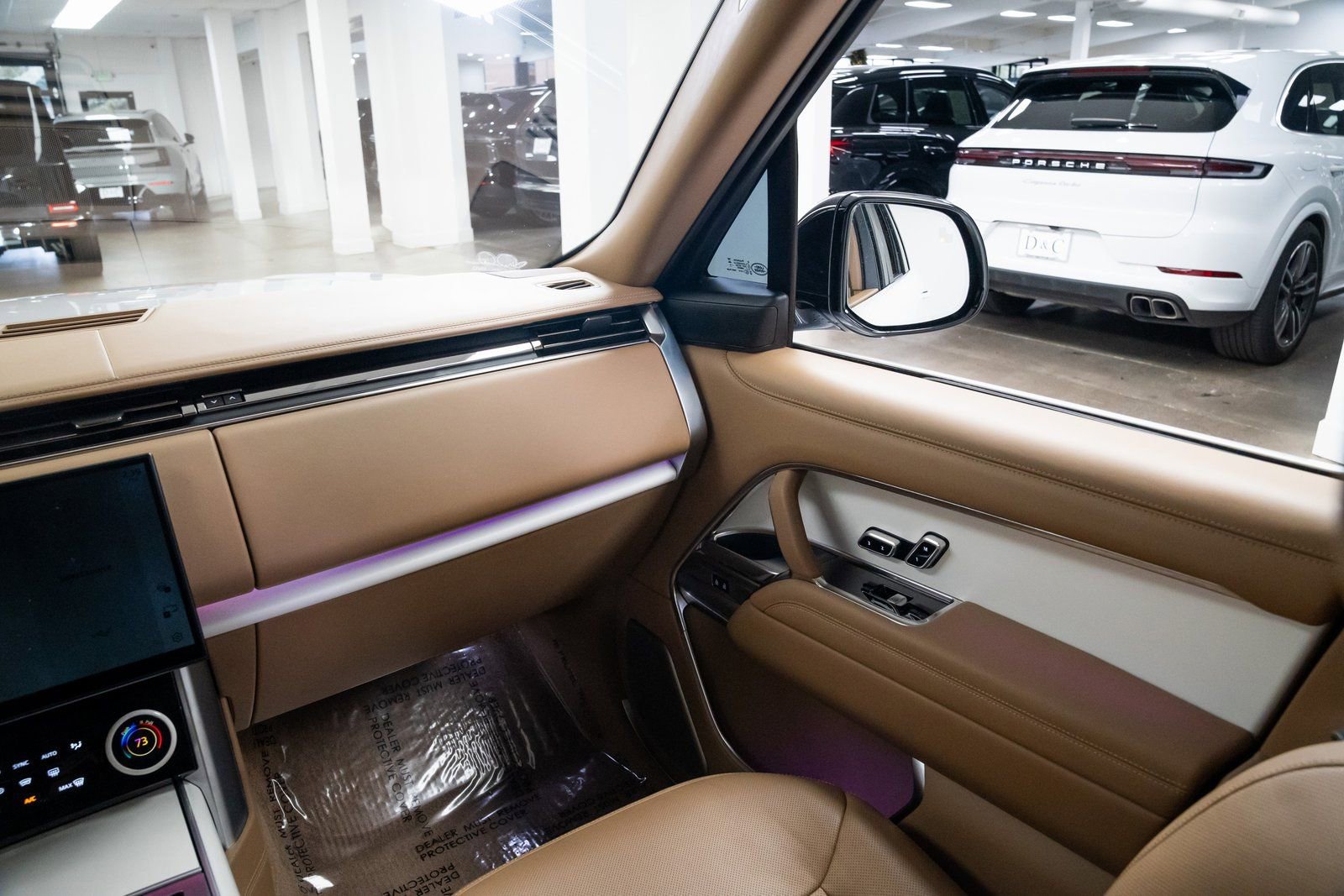 Used 2023 Land Rover Range Rover SV image 12