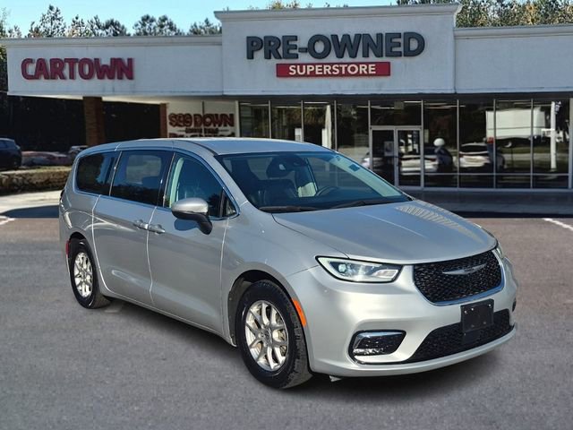 Used 2023 Chrysler Pacifica Touring-L image 1
