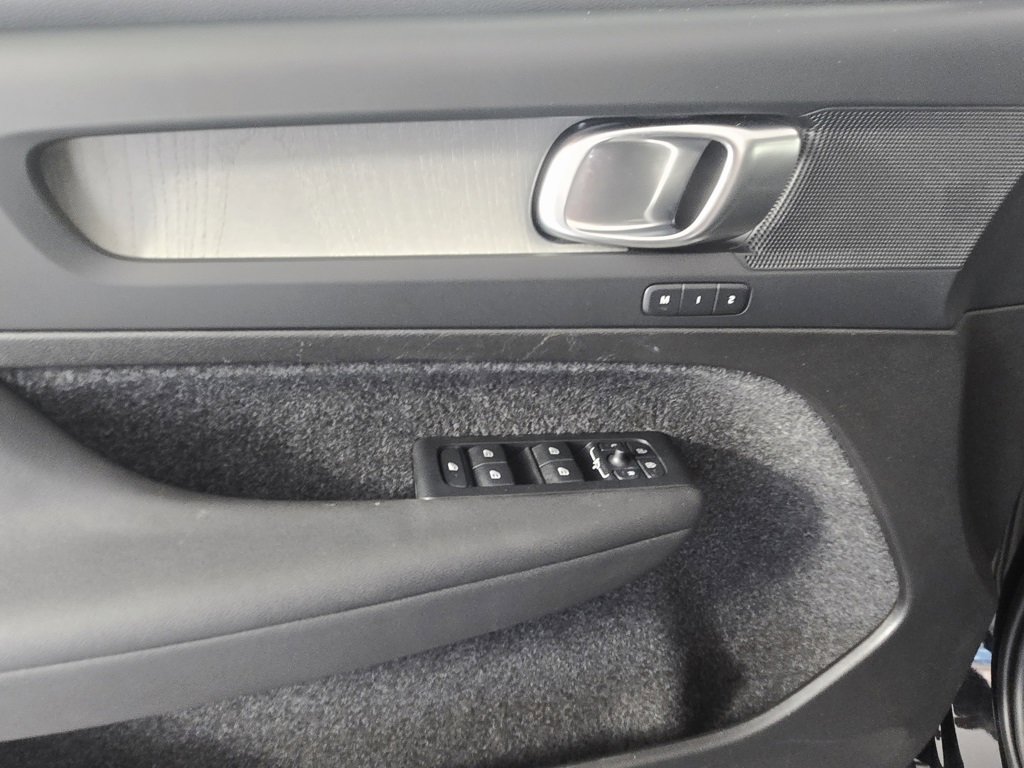 Certified 2025 Volvo XC40 B5 Core image 20