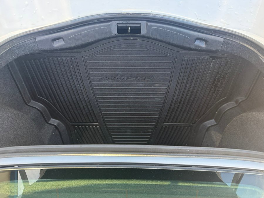 Used 2020 Ford Fusion Titanium image 26