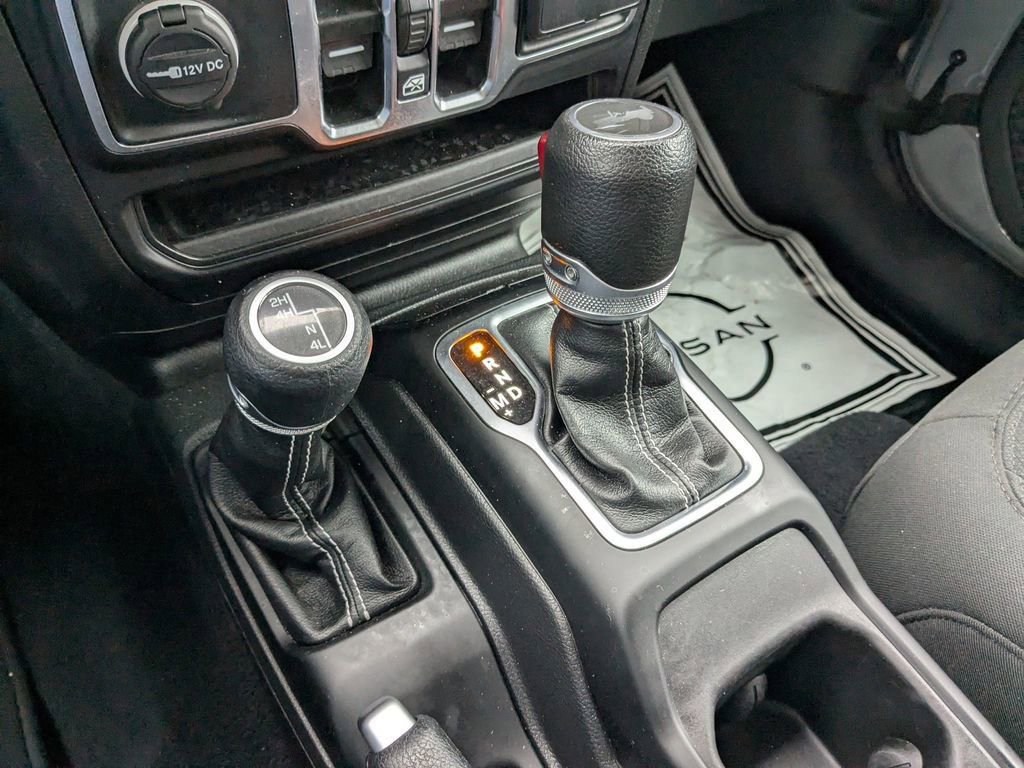 Used 2023 Jeep Wrangler Unlimited Sahara AWD/4WD image 25