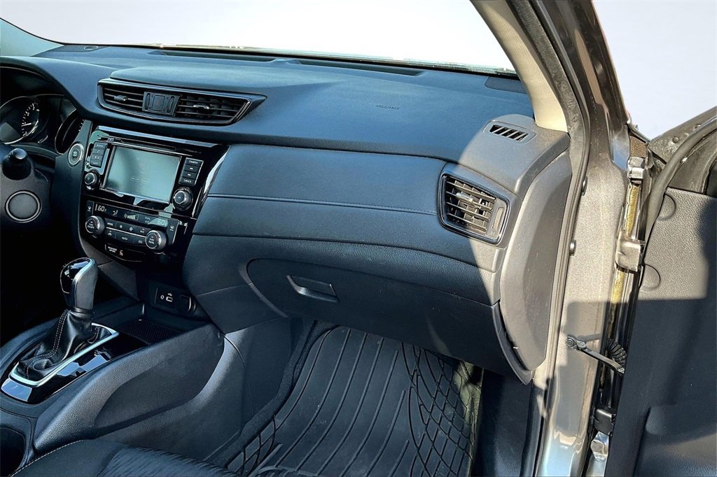 Used 2019 Nissan Rogue SV image 17