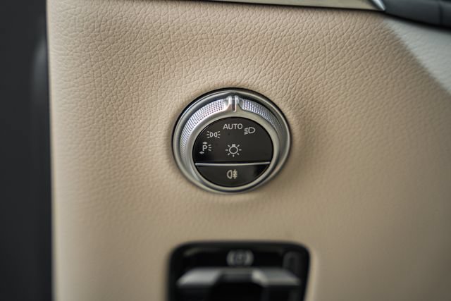Used 2024 Mercedes-Benz GLC 300 4MATIC image 40