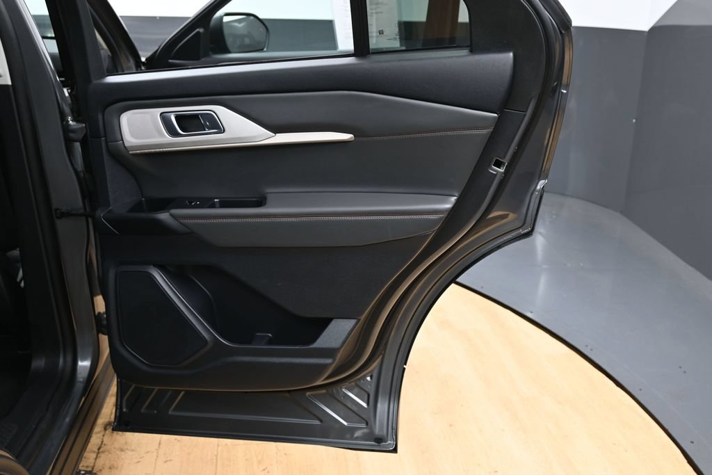 Used 2025 Ford Explorer Active RWD image 43
