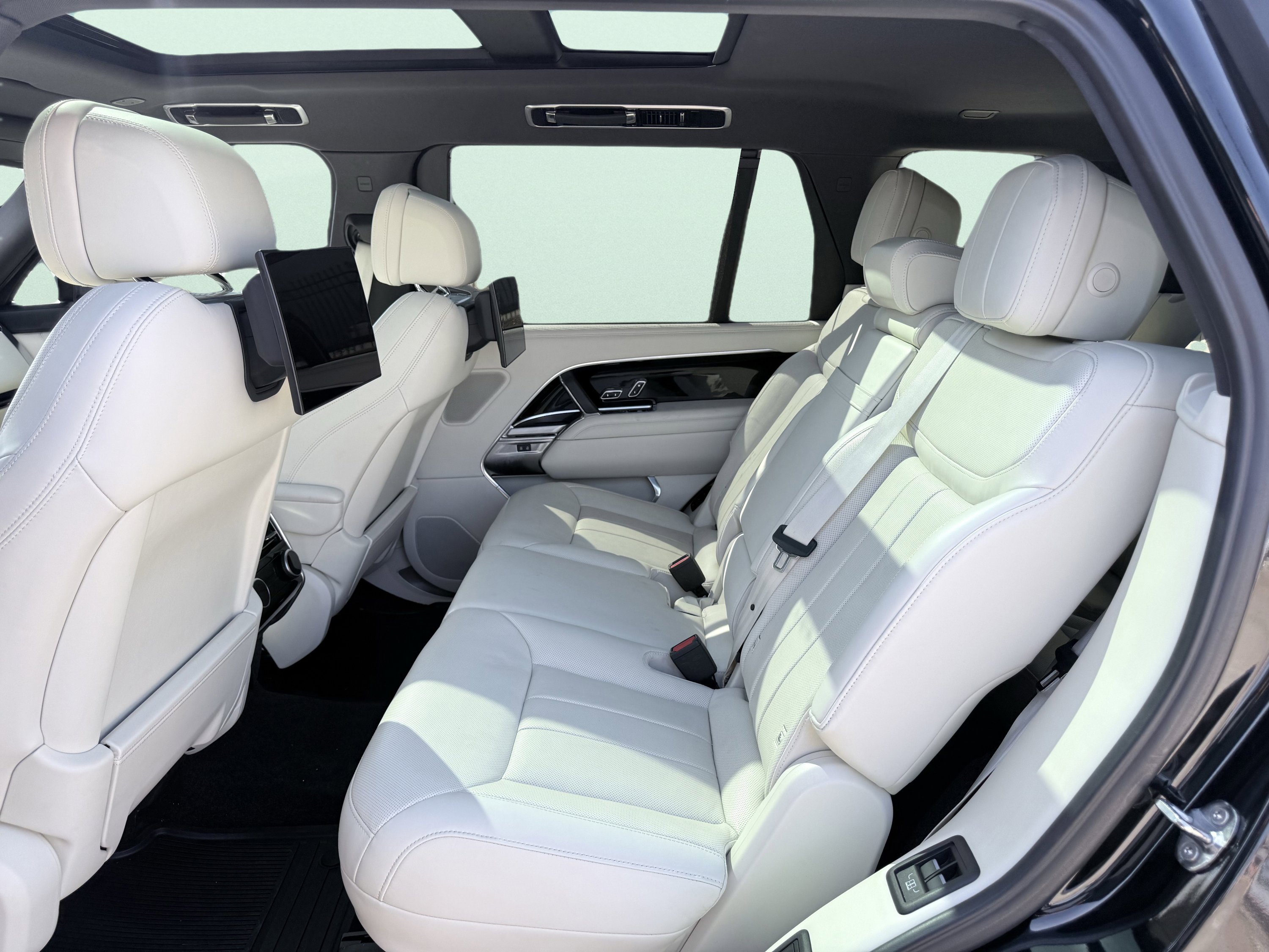 Used 2023 Land Rover Range Rover Long Wheelbase Autobiography image 41