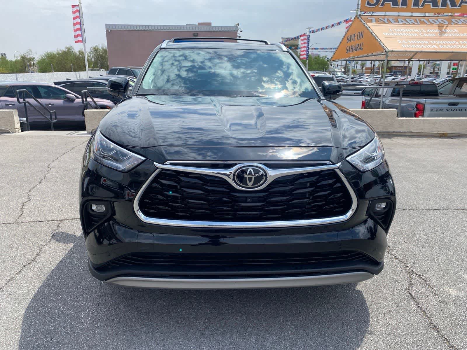 Used 2025 Toyota Highlander Platinum AWD/4WD image 2