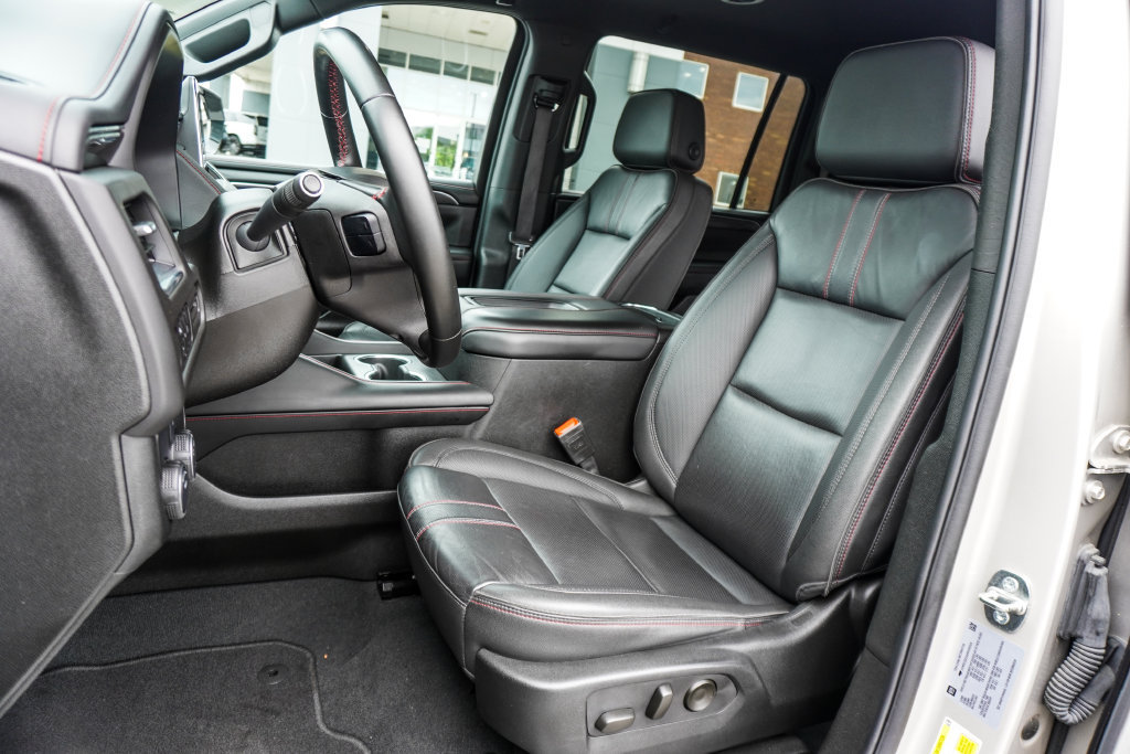 Used 2024 Chevrolet Suburban RST RWD image 6
