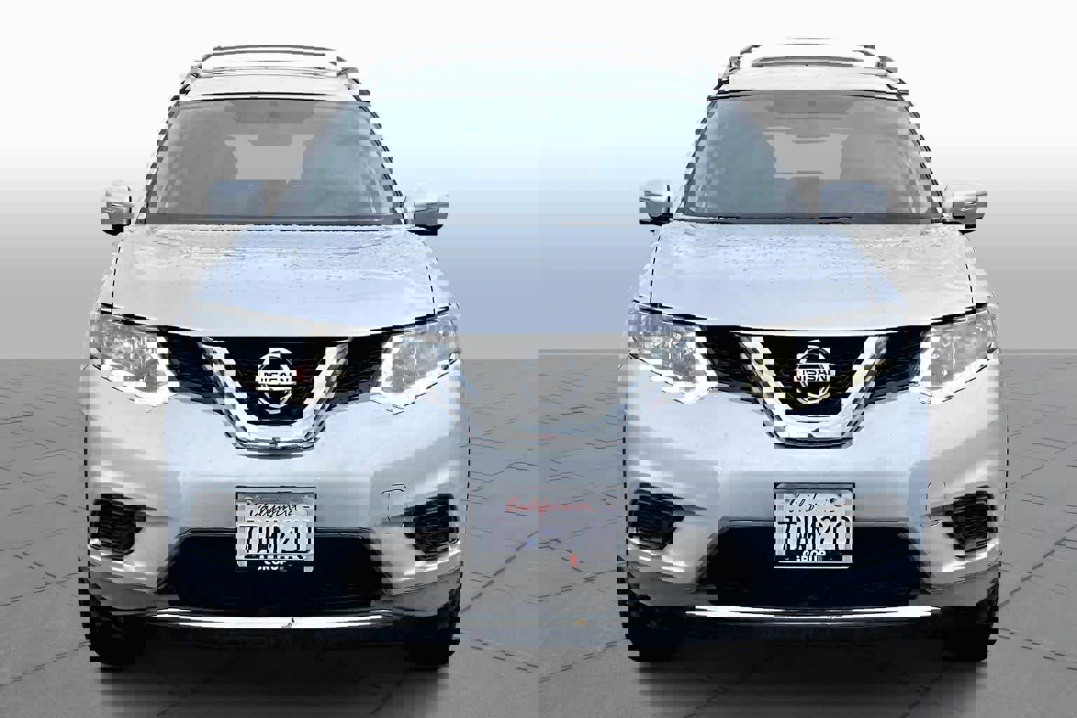 Used 2014 Nissan Rogue SV image 3