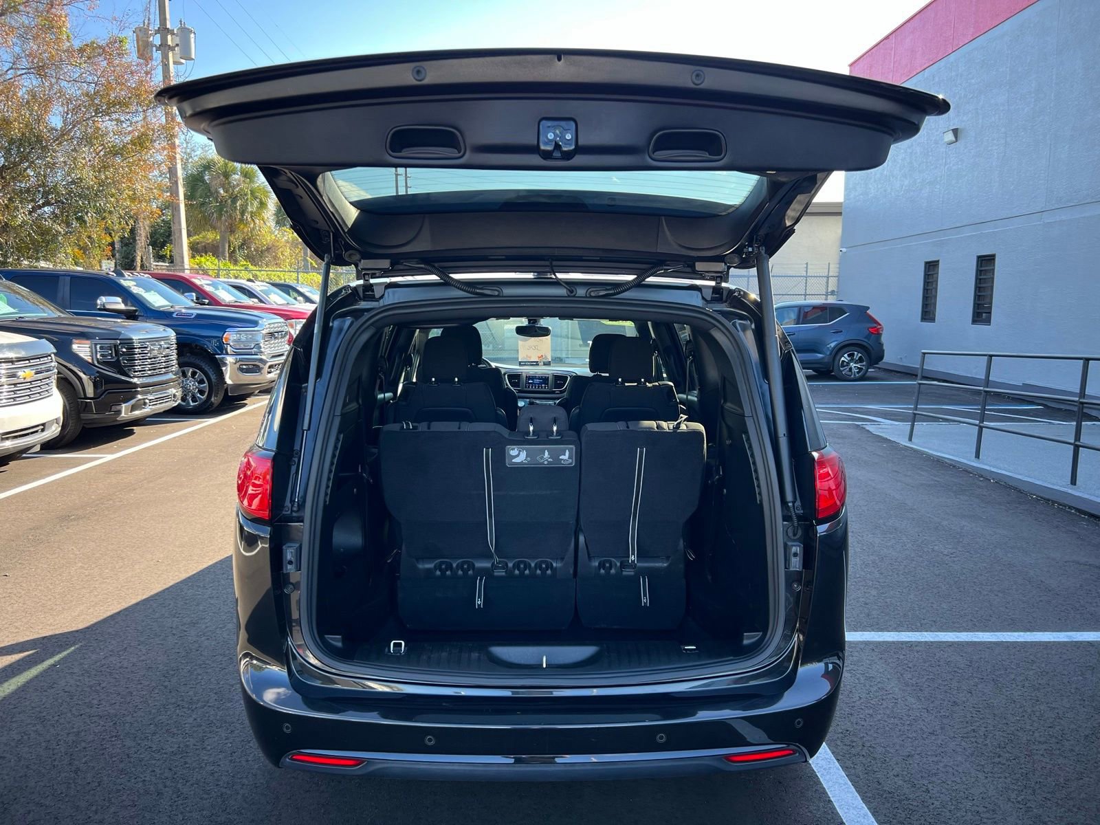 Used 2019 Chrysler Pacifica Touring Plus w/ S Appearance Package image 18