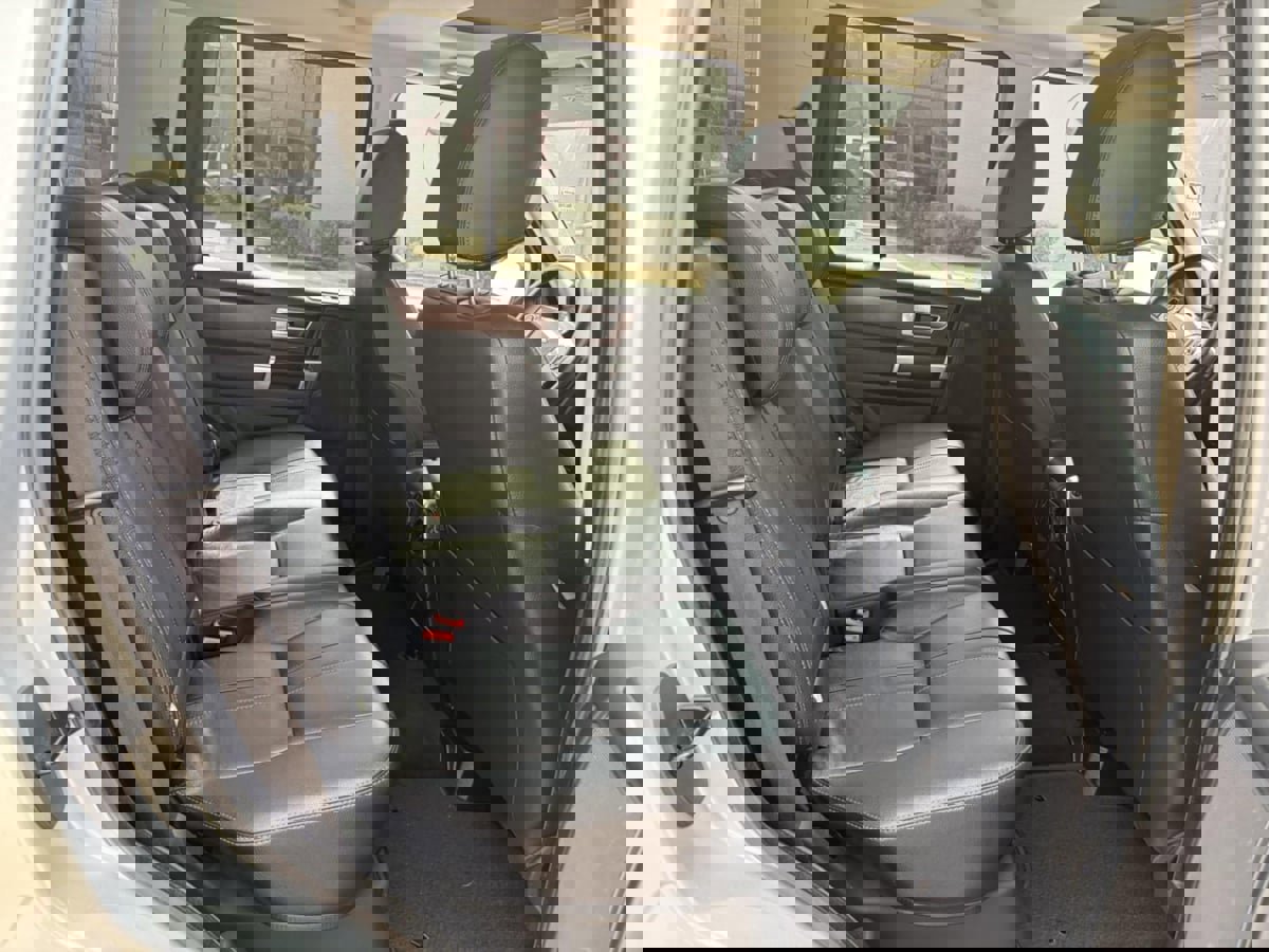 Used 2016 Land Rover LR4 image 16