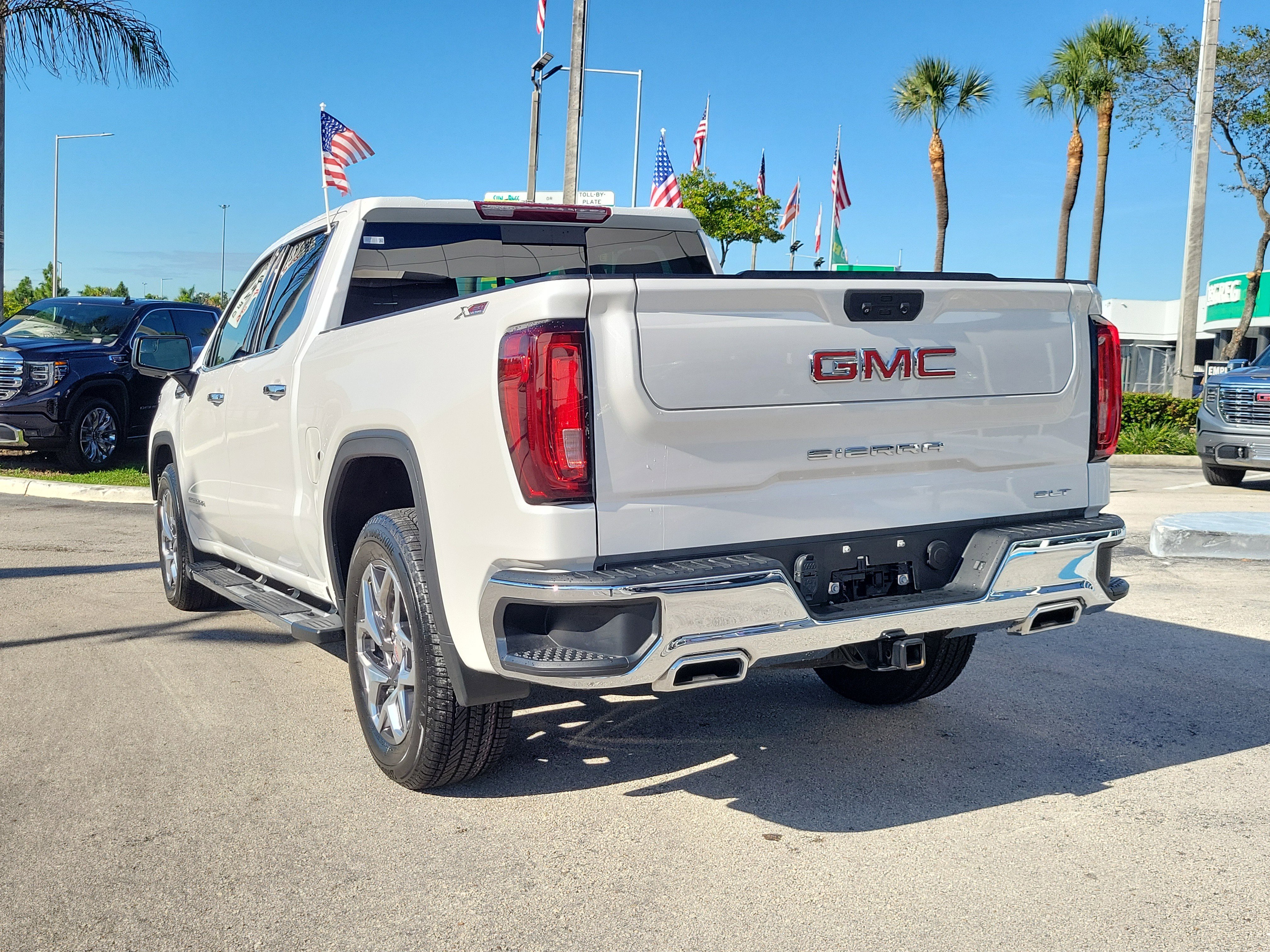 Used 2023 GMC Sierra 1500 SLT w/ SLT Premium Package image 7