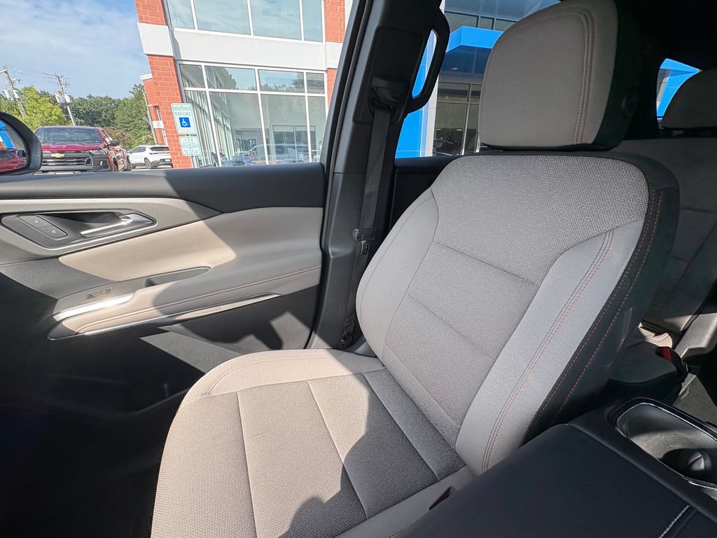 Used 2026 Chevrolet Traverse LT w/ Driver Confidence Package FWD image 12