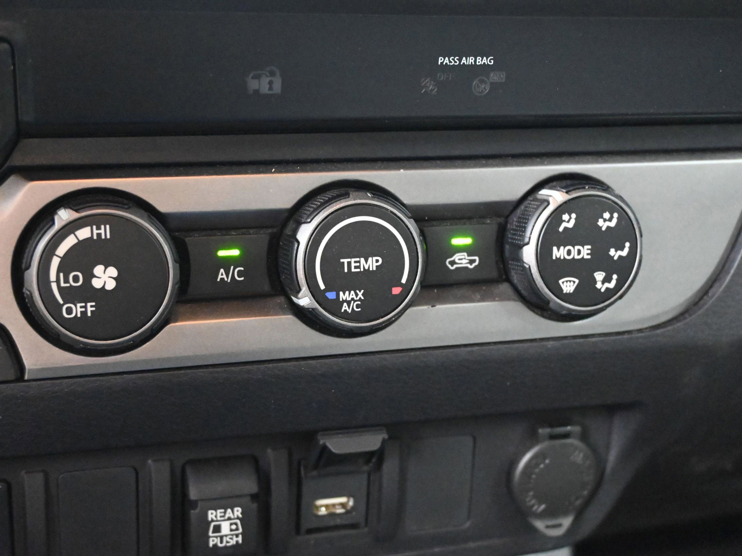 Used 2020 Toyota Tacoma SR5 AWD/4WD image 30