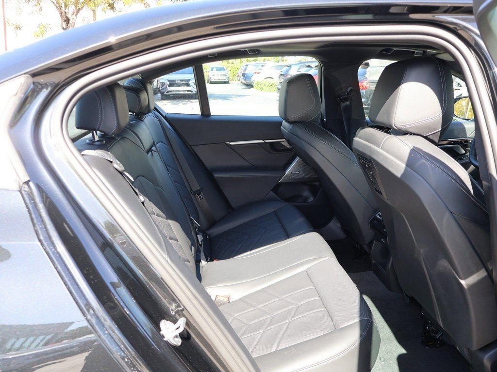 Used 2025 BMW i5 xDrive40 w/ Premium Package AWD/4WD image 40