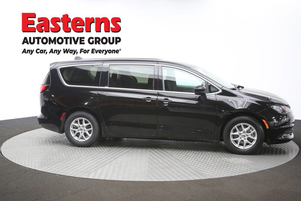Used 2024 Chrysler Voyager LX image 44