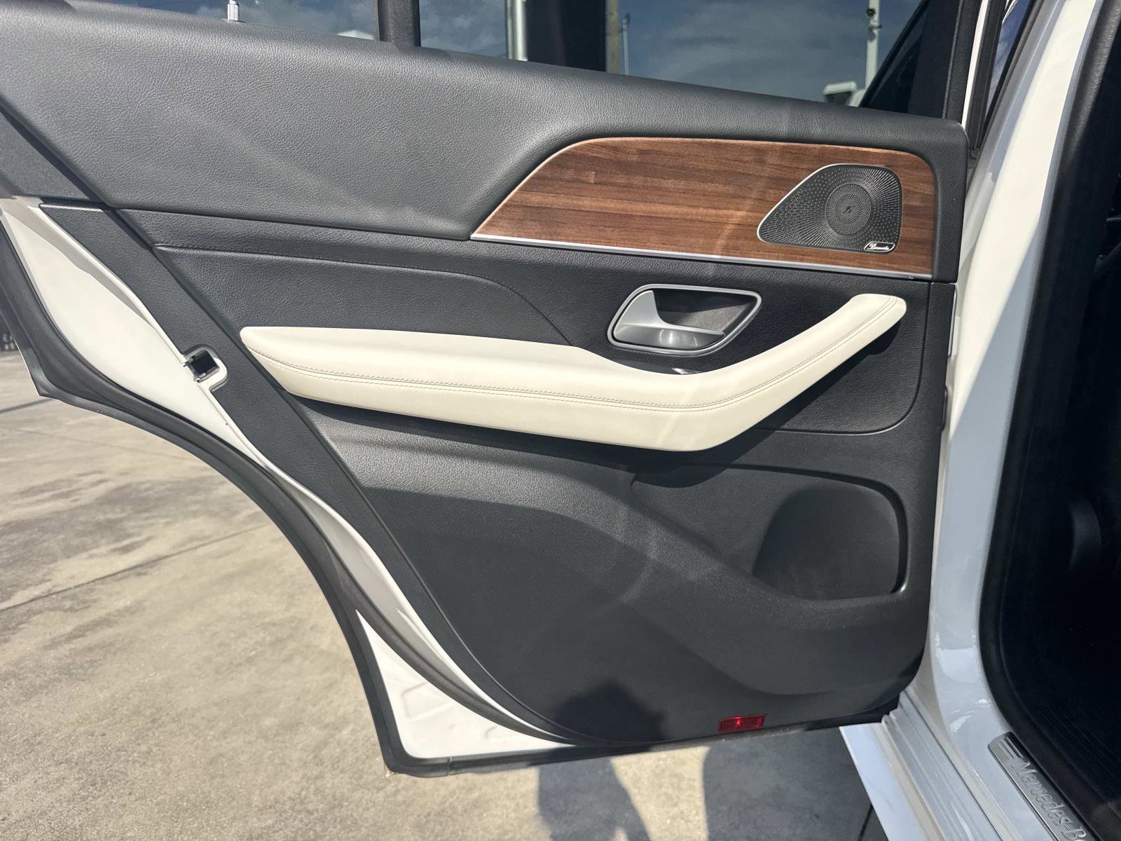 Certified 2025 Mercedes-Benz GLE 450e 4MATIC image 11