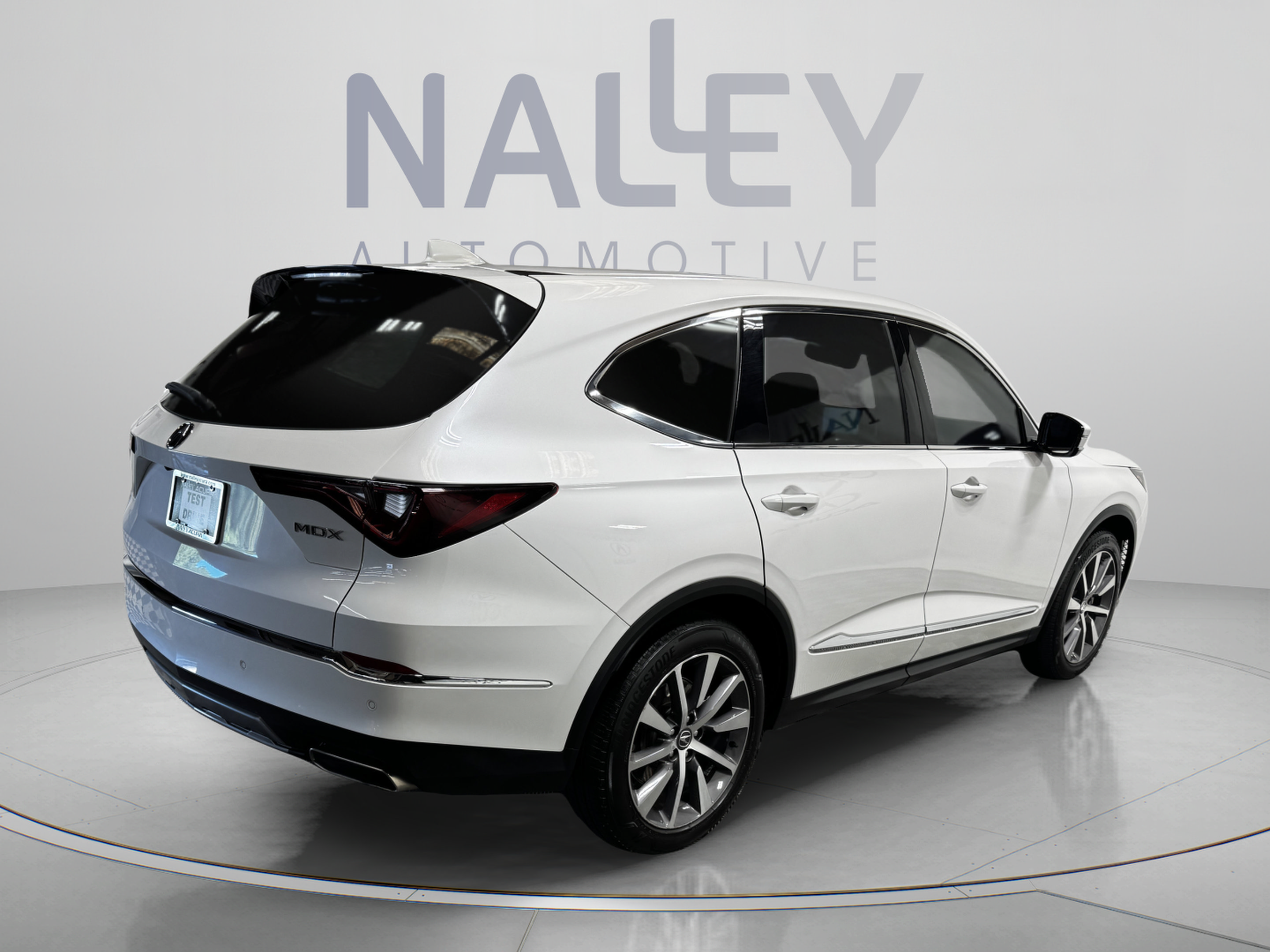 Certified 2025 Acura MDX w/ Technology Package FWD image 5