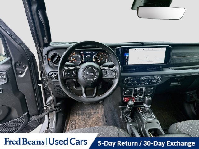 Used 2024 Jeep Gladiator Mojave w/ Technology Group AWD/4WD image 22