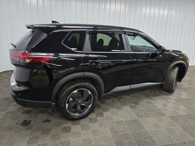 Used 2024 Nissan Rogue SV image 3