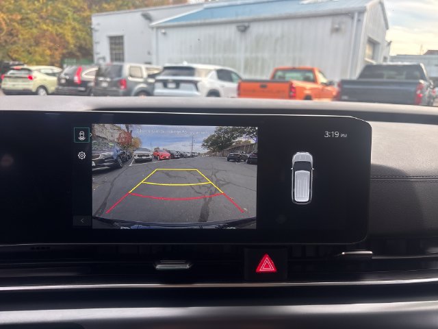 Used 2025 Kia Carnival FWD image 19