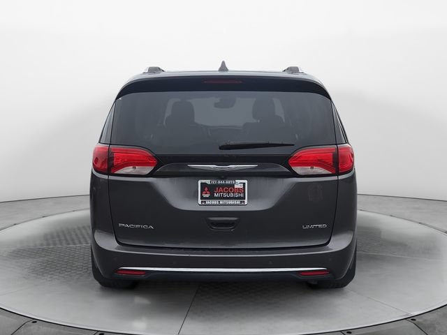 Used 2017 Chrysler Pacifica Limited w/ Advanced Safetytec Group FWD image 4