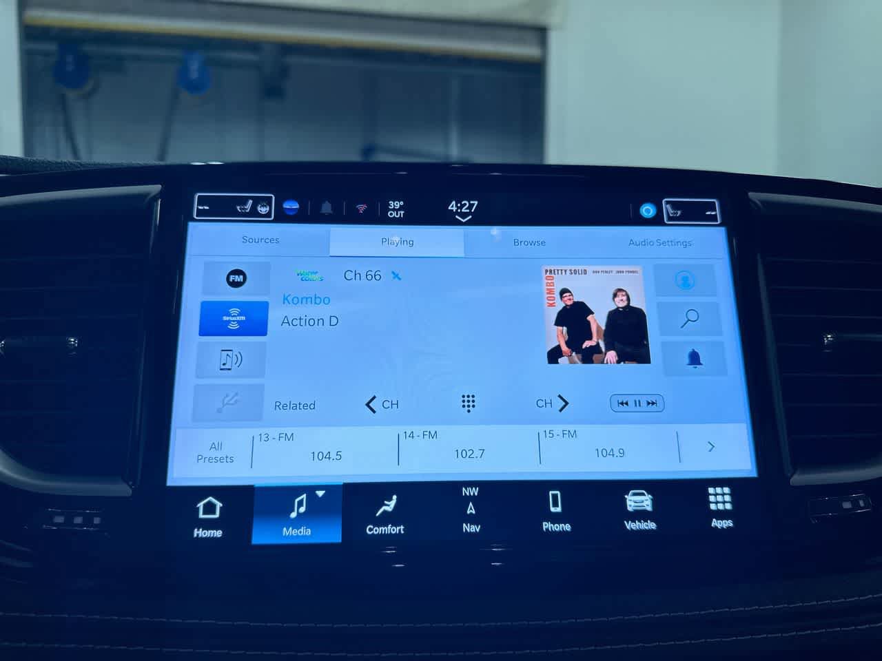 Used 2025 Chrysler Pacifica Limited FWD image 27