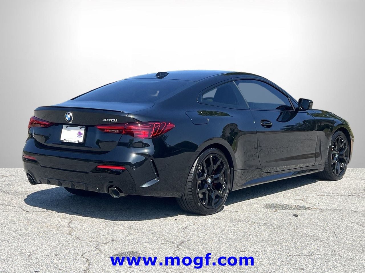 Used 2026 BMW 430i Coupe w/ M Sport Package RWD image 3