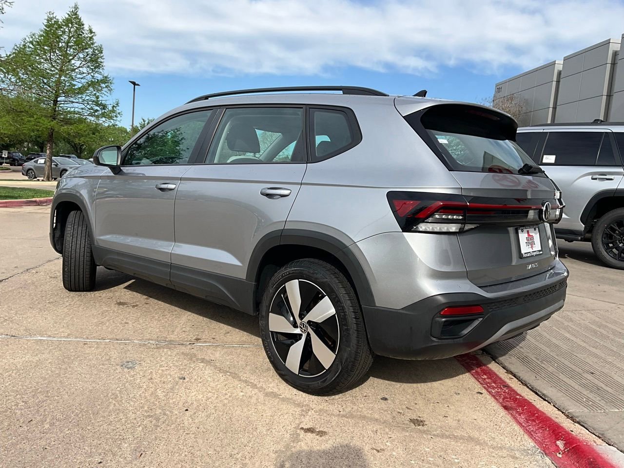 Used 2025 Volkswagen Taos S AWD/4WD image 8