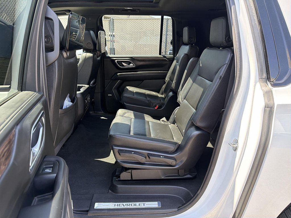 Used 2022 Chevrolet Suburban Z71 w/ Z71 Off-Road Package AWD/4WD image 25