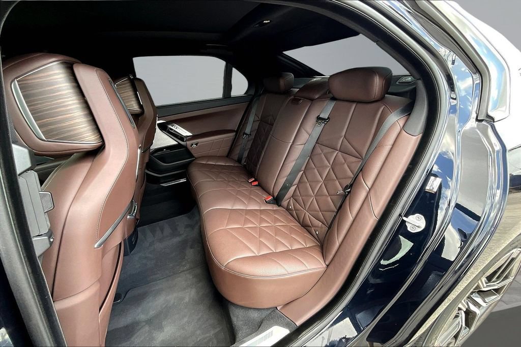 Used 2025 BMW 740i xDrive AWD/4WD image 23