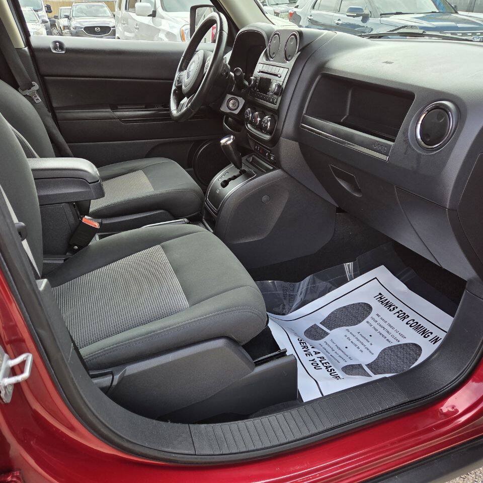 Used 2012 Jeep Patriot Latitude w/ Sun/Sound Group FWD image 15