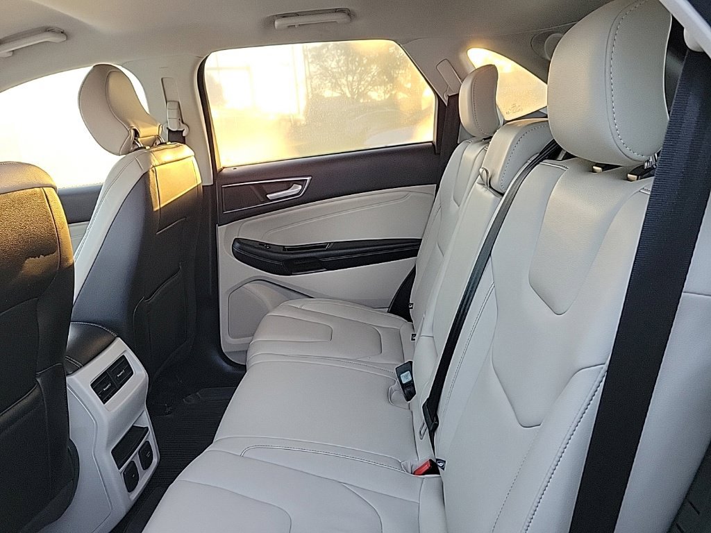 Used 2017 Ford Edge Titanium w/ Technology Package FWD image 14