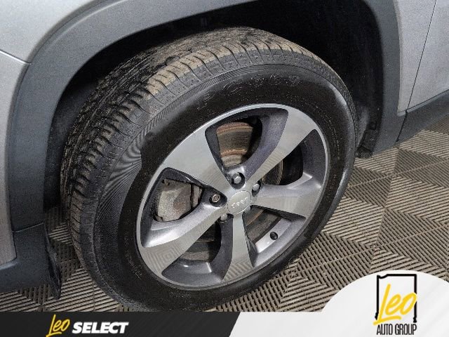 Used 2019 Jeep Cherokee Limited AWD/4WD image 9