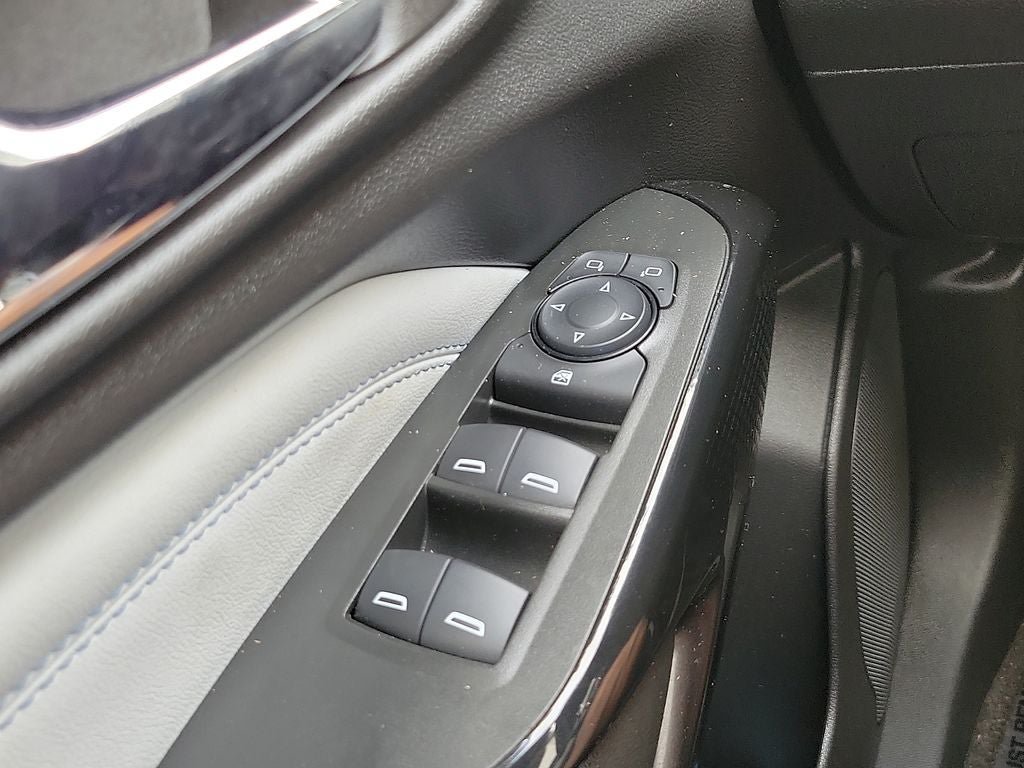 Used 2025 Chevrolet Trax LT w/ Driver Confidence Package FWD image 13